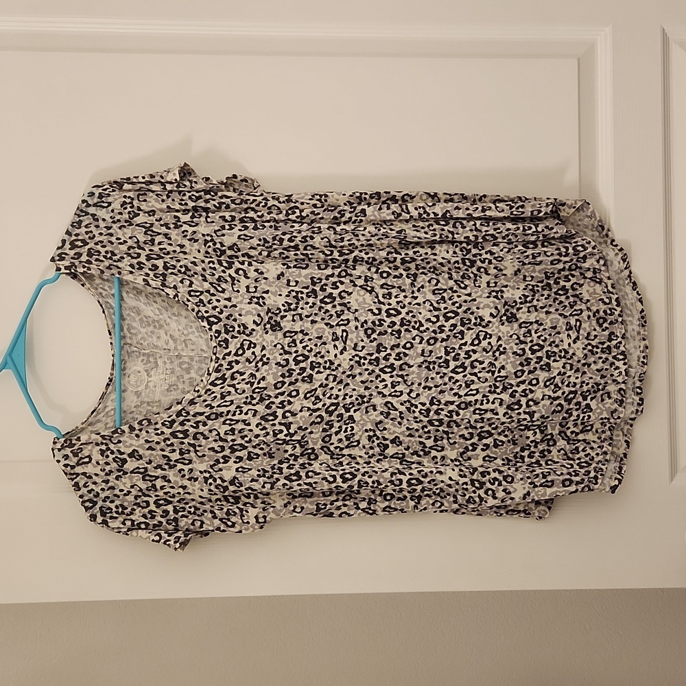 Short sleeve leopard print t-shirt